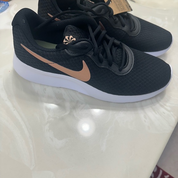 Nike Women's Sneakers Black and Rose Gold - Picture 2 of 5
